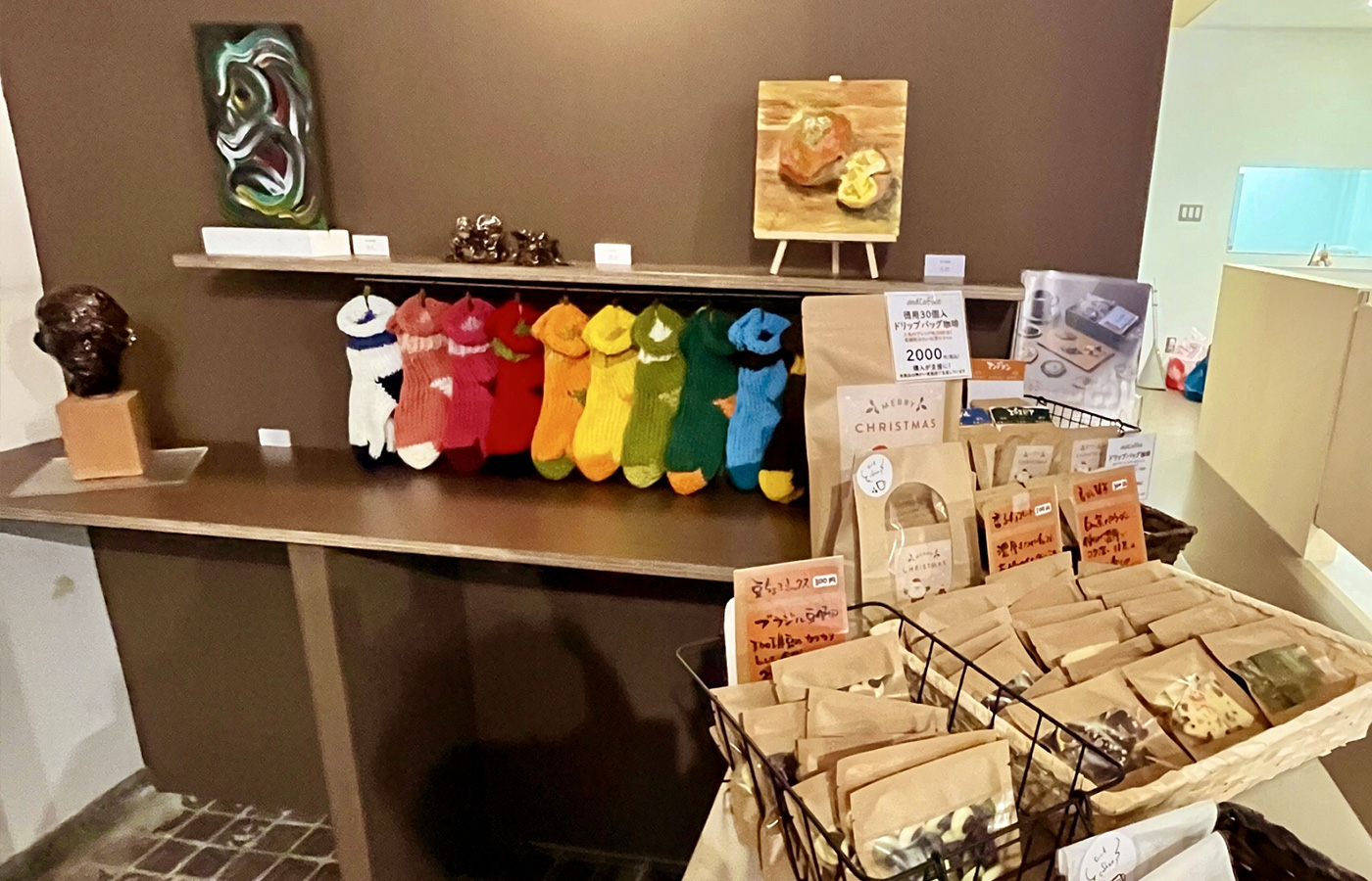 and あんどかふぇのアート作品展示・販売、お菓子販売